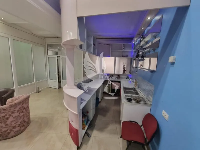 Izdavanje, poslovni prostor, 80m², Centar Sve Podlokacije, Beograd