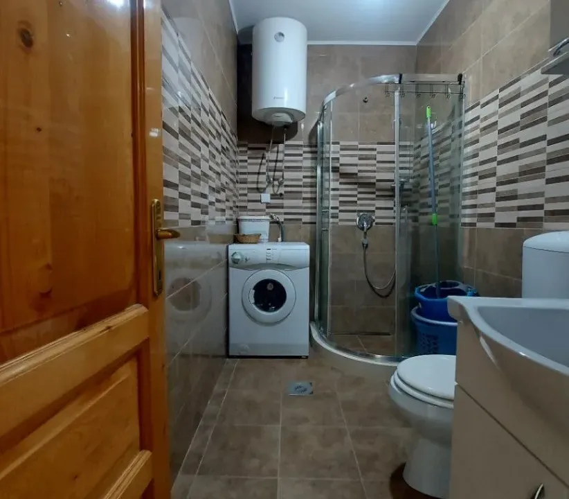 Izdavanje, dvosoban stan, 75m², Centar, Nikšić