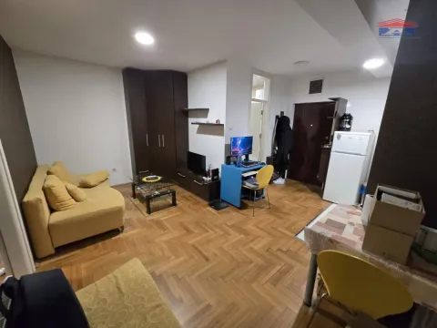 Izdavanje, jednosoban stan, 35m², Socijalno, Novi Sad Sve Podlokacije - image 4