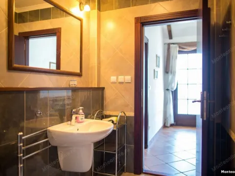 Prodaja, kuća, 235m², Kostanjica, Kotor - image 9