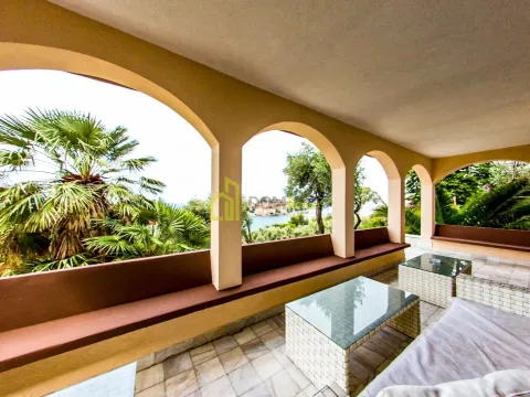 Izdavanje, kuća, 180m², Sveti Stefan, Budva - image 8