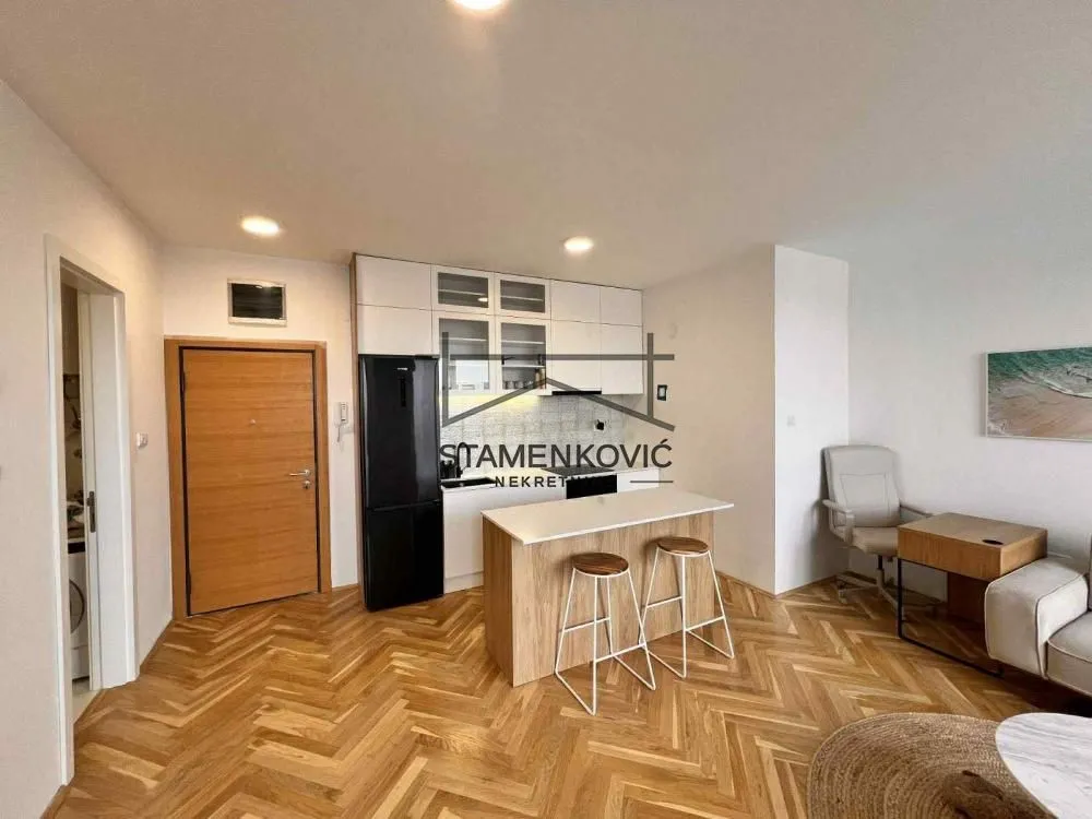 Izdavanje, jednosoban stan, 41m², Bulevar Oslobodjenja, Novi Sad Sve Podlokacije
