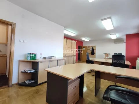 Izdavanje, poslovni prostor, 43m², Šumice, Beograd - image 8