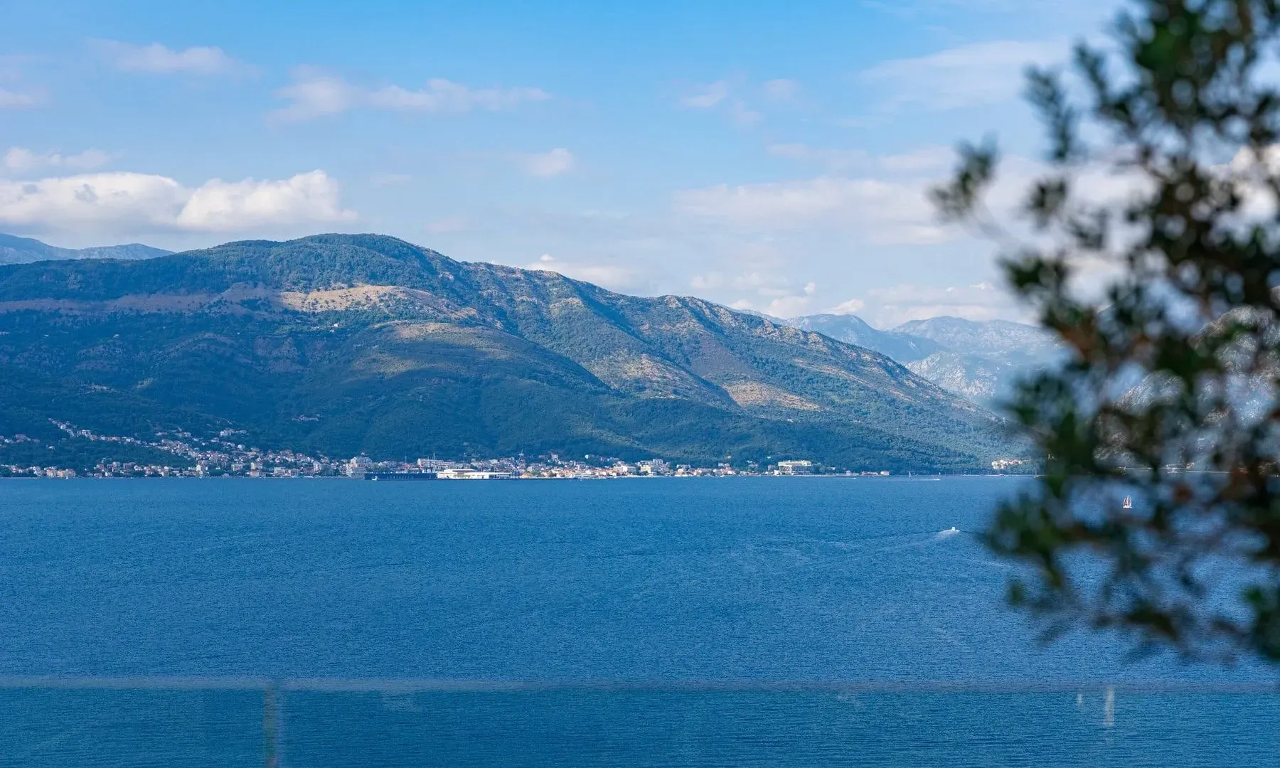 Rent, one bedroom apartment, 144m², Krašići, Tivat