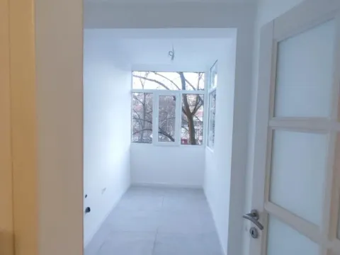 Izdavanje, poslovni prostor, 50m², Preko Morače, Podgorica - image 9