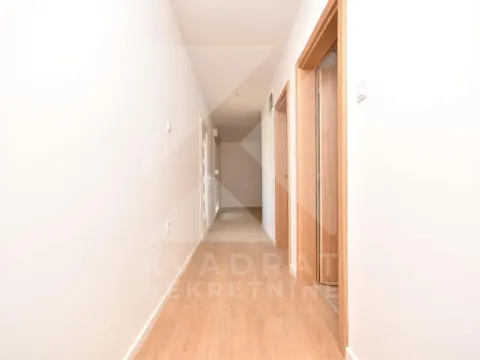 Izdavanje, poslovni prostor, 52m², Ibričevina, Podgorica - image 7