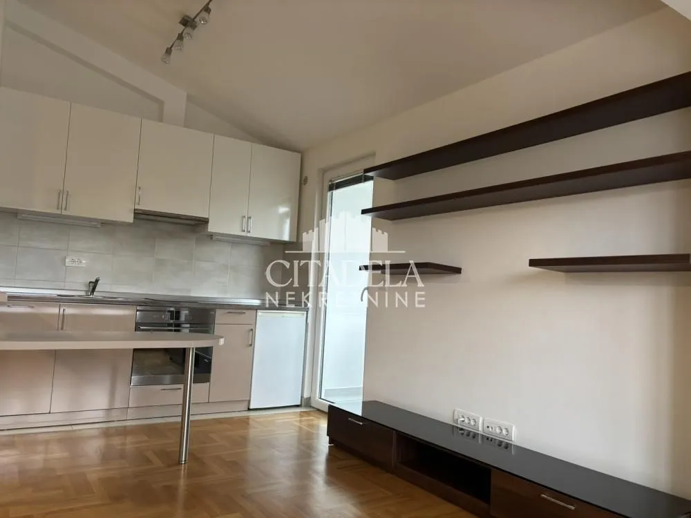 Prodaja, dvosoban stan, 84m², Gradska Bolnica, Zvezdara Sve Podlokacije