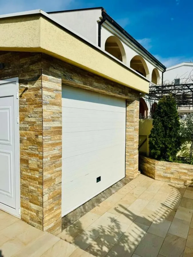 Sale, house, 290m², Bar, Crna Gora