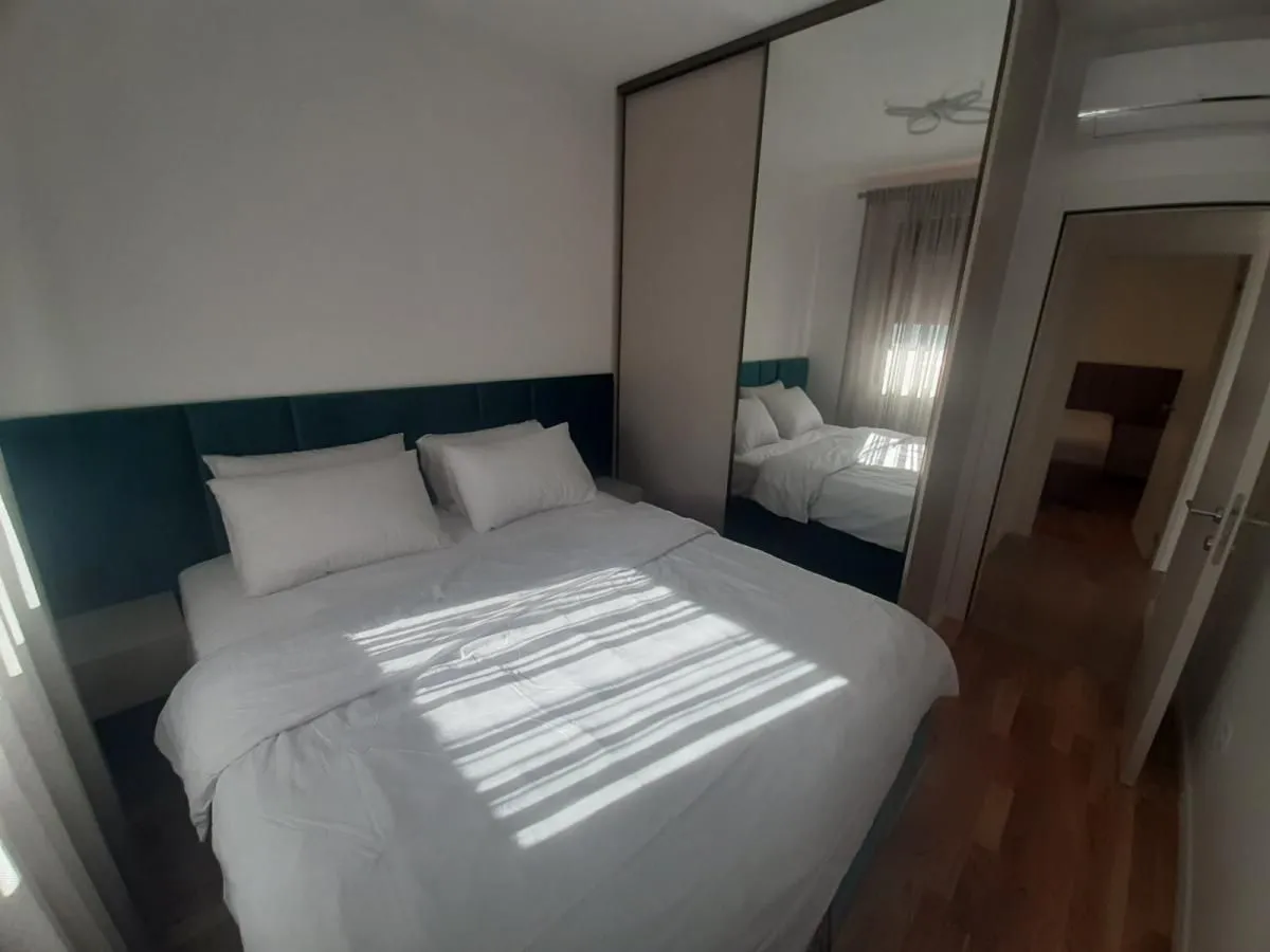 Rent, two bedroom apartment, 65m², Dobrota, Kotor