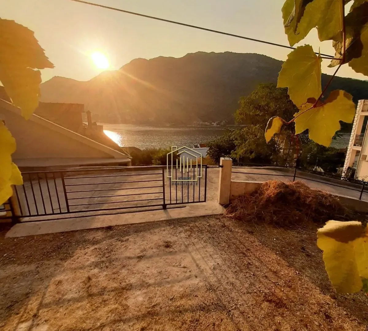 Prodaja, kuća, 156m², Lepetani, Tivat