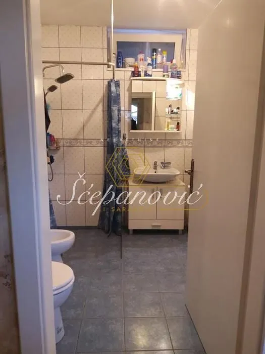Prodaja, kuća, 360m², Veternik, Novi Sad Sve Podlokacije