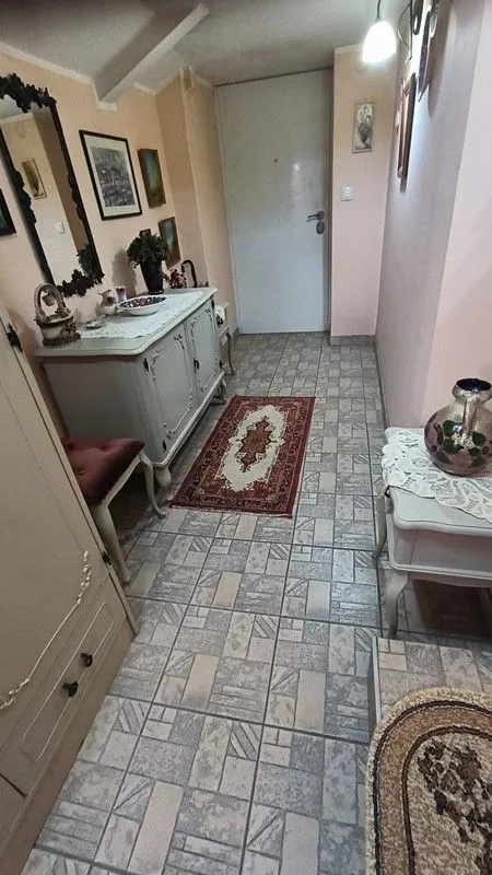 Sale, three bedroom apartment, 67m², Savski Venac, Beograd