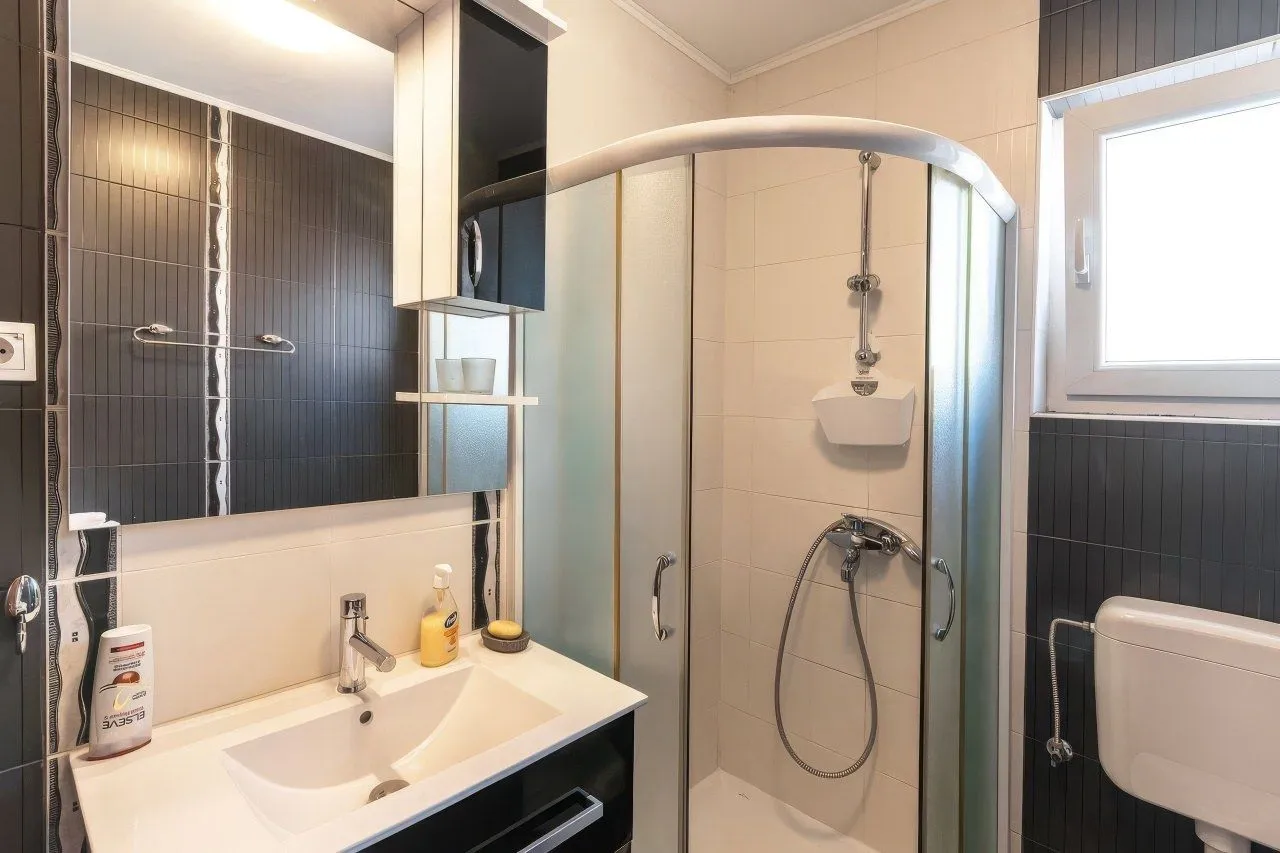 Izdavanje, stan, 55m², Centar, Tivat