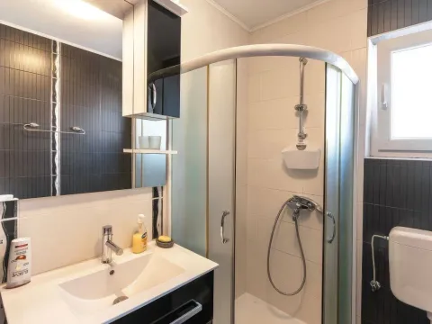 Izdavanje, stan, 55m², Centar, Tivat - image 8