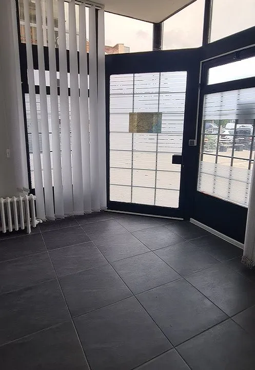 Izdavanje, poslovni prostor, 50m², Novi Beograd Sve Podlokacije, Beograd