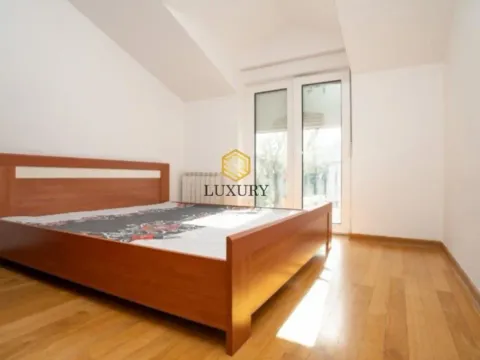 Izdavanje, kuća, 150m², Rogami, Podgorica - image 8