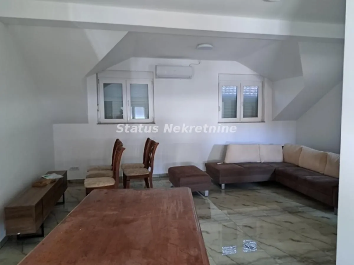Izdavanje, trosoban stan, 70m², Petrovaradin, Novi Sad