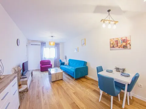 Izdavanje, jednosoban stan, 49m², Centar, Bar - image 5