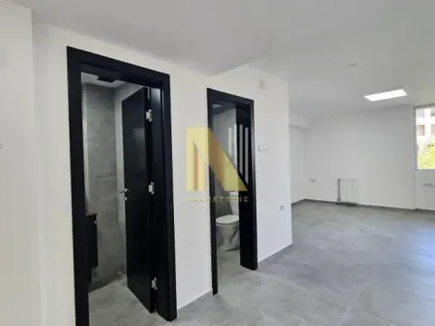Izdavanje, poslovni prostor, 350m², Bulevar patrijarha Pavla, Novi Sad Sve Podlokacije - image 16