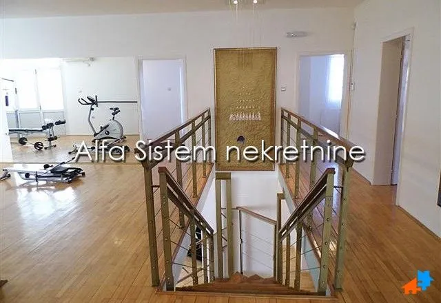 Rent, house, 400m², Voždovac Sve Podlokacije, Beograd