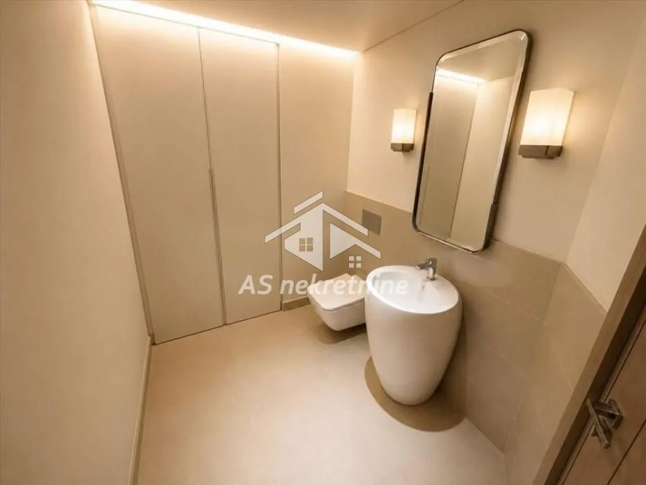 Izdavanje, trosoban stan, 91m², Savski Venac, Beograd