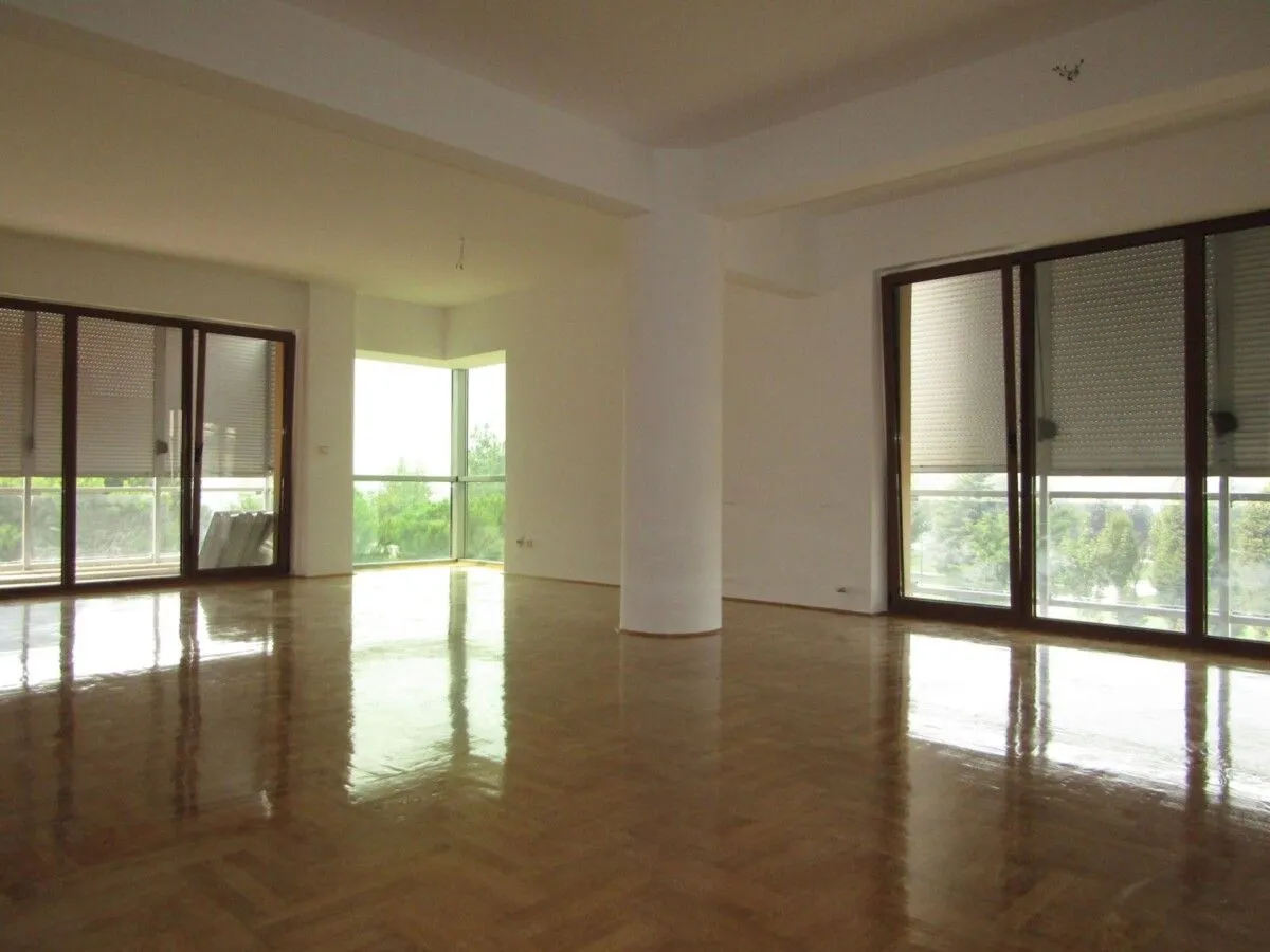 Prodaja, trosoban stan, 138m², Preko Morače, Podgorica