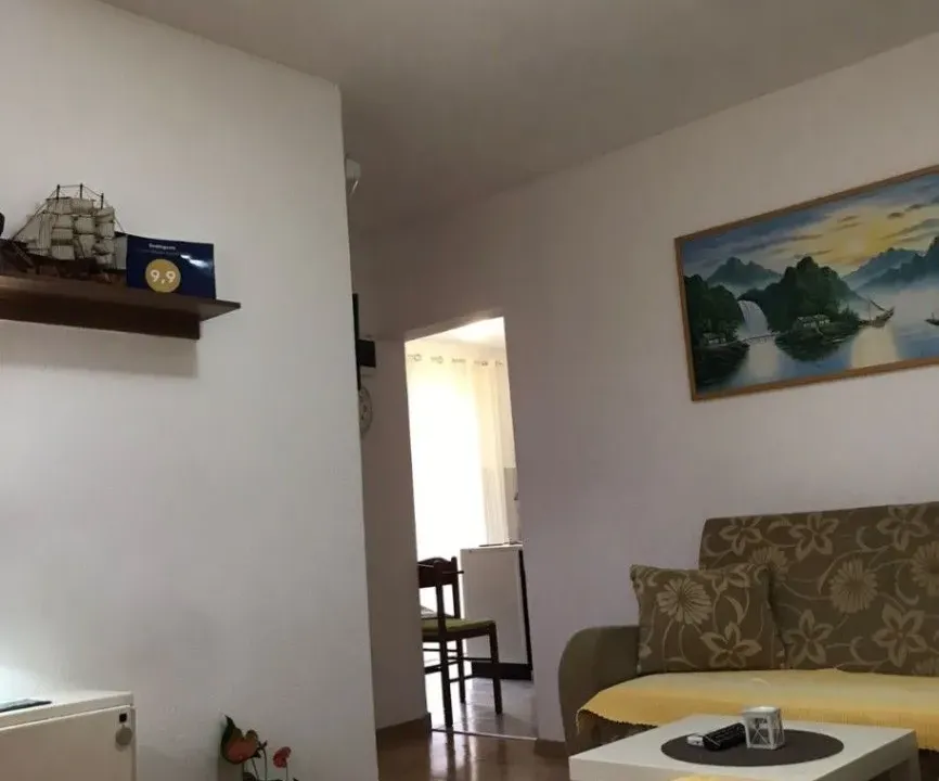 Izdavanje, dvosoban stan, 45m², Kalimanj, Tivat