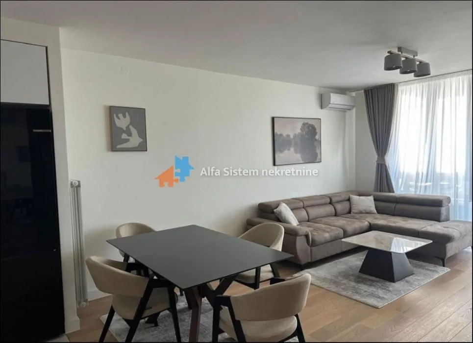 Izdavanje, trosoban stan, 86m², Savski Venac, Beograd