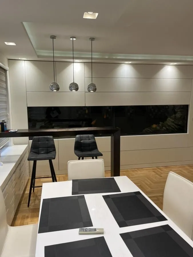 Izdavanje, stan, 180m², Stari Grad, Beograd