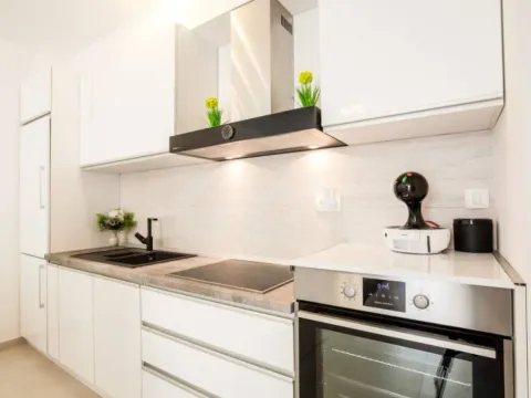 Rent, one bedroom apartment, 52m², Rafailovići, Budva - image 6