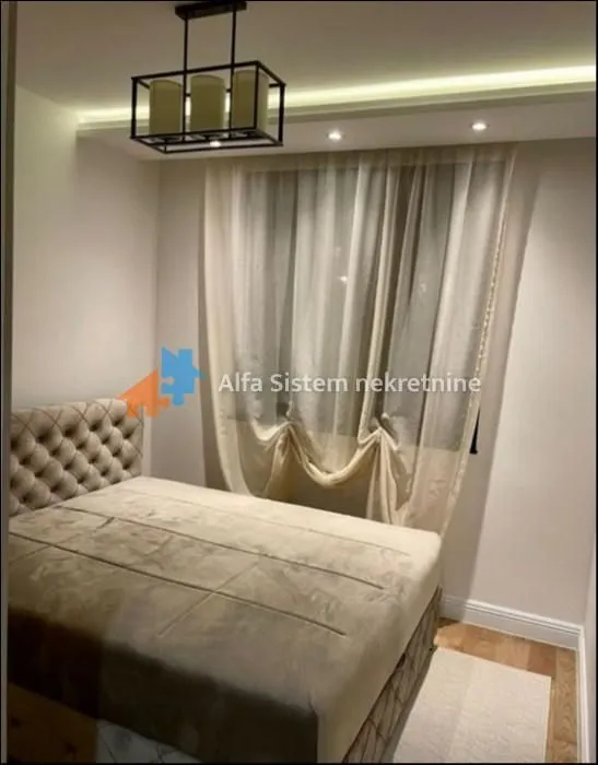 Izdavanje, dvosoban stan, 43m², Vračar Sve Podlokacije, Beograd