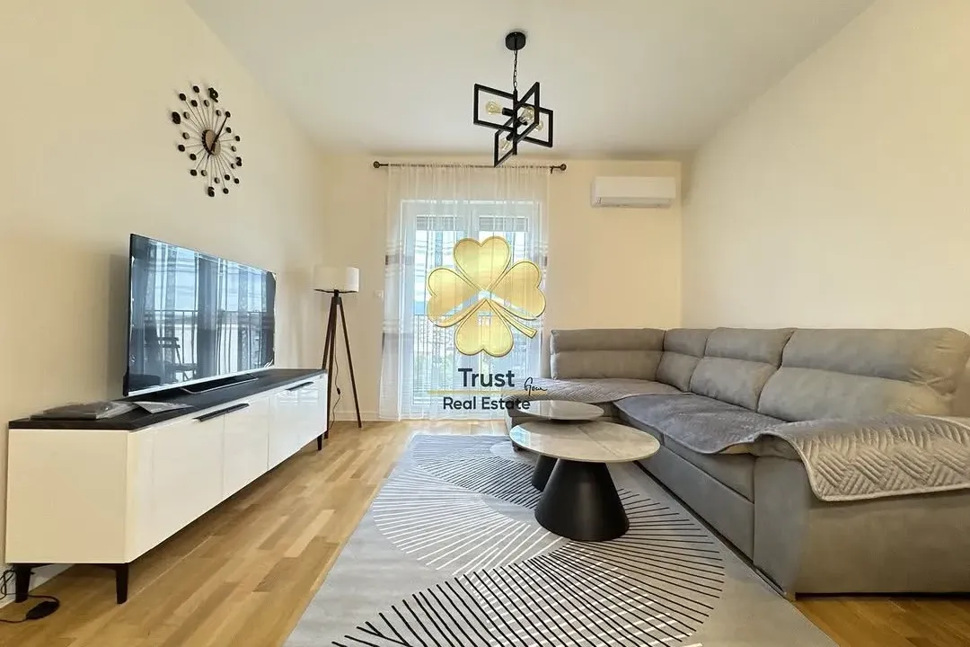 Izdavanje, jednosoban stan, 45m², Pobrežje, Podgorica