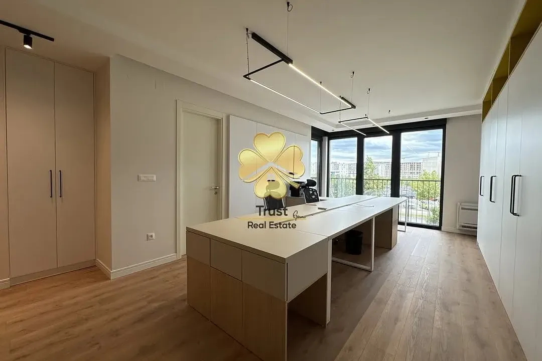 Izdavanje, poslovni prostor, 58m², Kod Capital Plaze, Podgorica