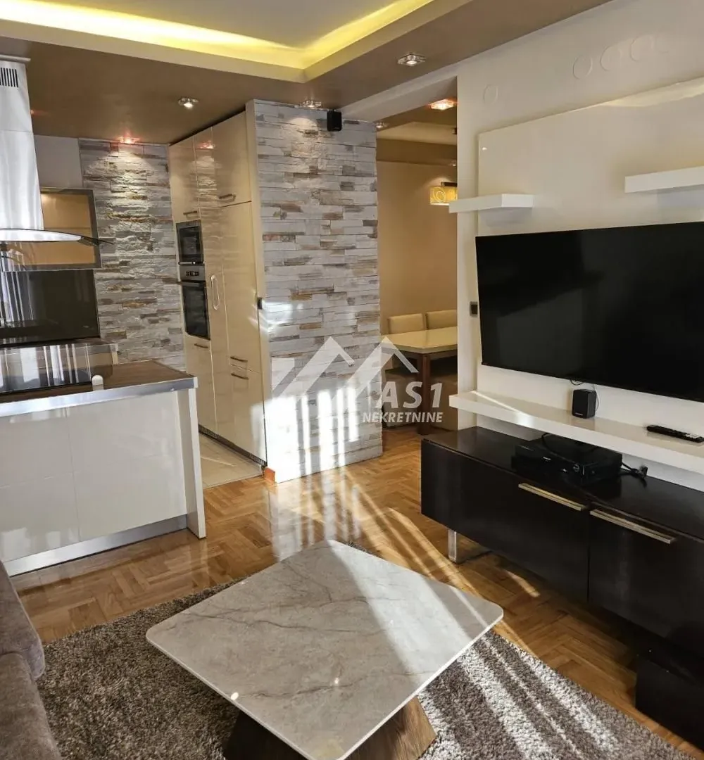 Izdavanje, trosoban stan, 70m², Grbavica, Novi Sad Sve Podlokacije