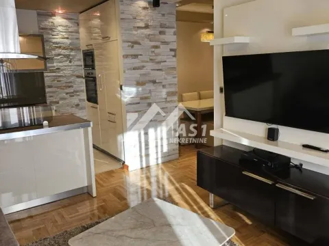 Izdavanje, trosoban stan, 70m², Grbavica, Novi Sad Sve Podlokacije