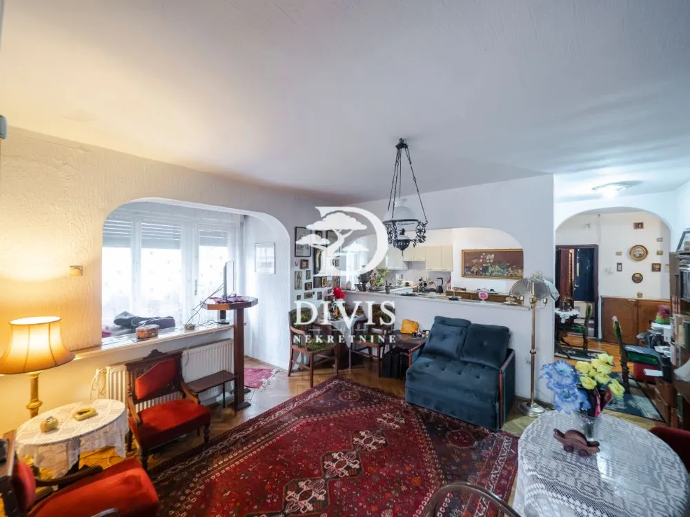 Prodaja, trosoban stan, 80m², Skadarlija, Beograd