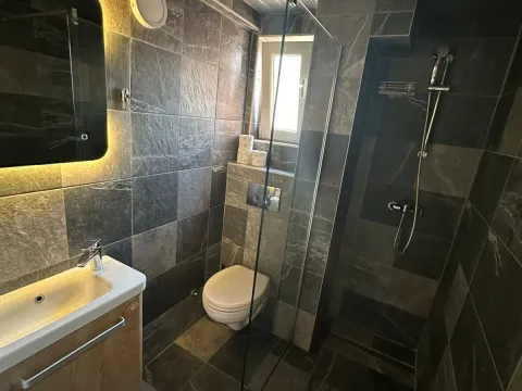Izdavanje, jednosoban stan, 40m², Centar, Tivat - image 12