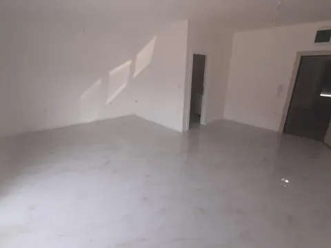 Izdavanje, poslovni prostor, 35m², Veternik, Novi Sad Sve Podlokacije - image 4