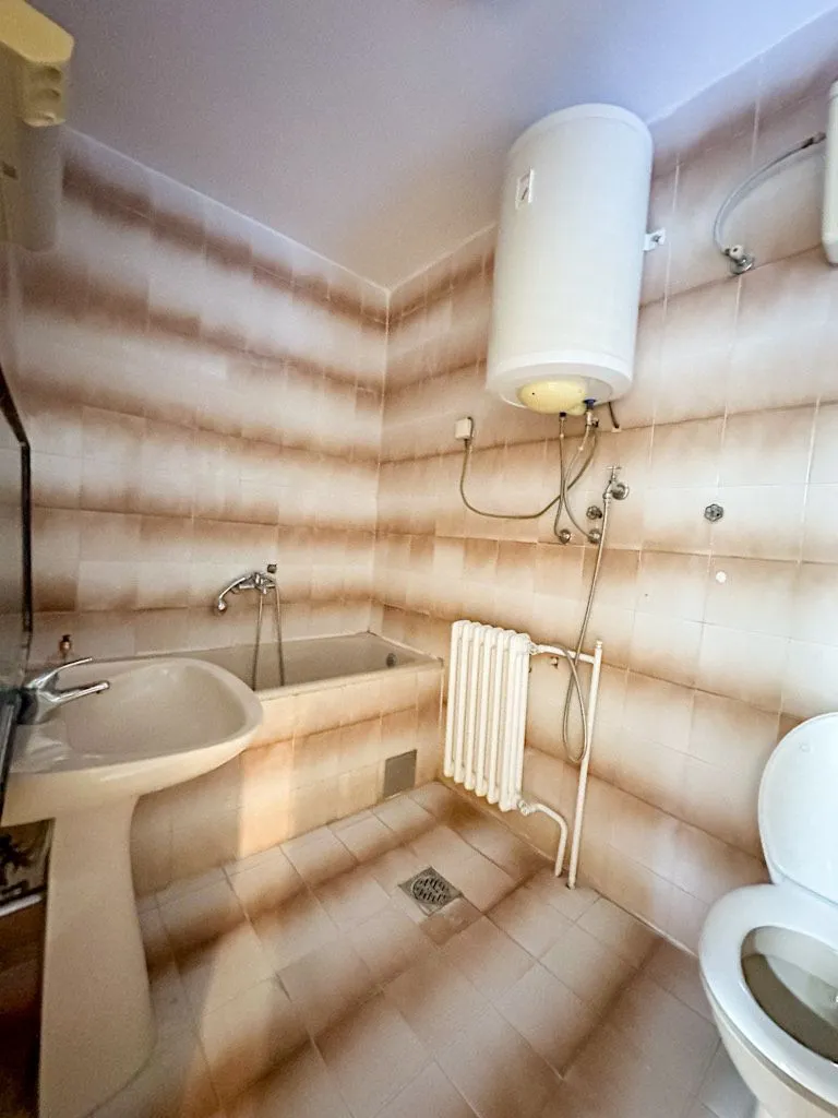 Izdavanje, kuća, 200m², Stari Aerodrom, Podgorica