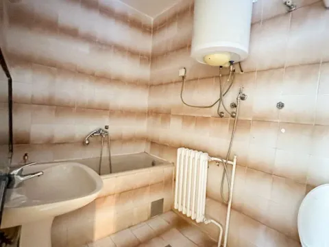 Izdavanje, kuća, 200m², Stari Aerodrom, Podgorica - image 13