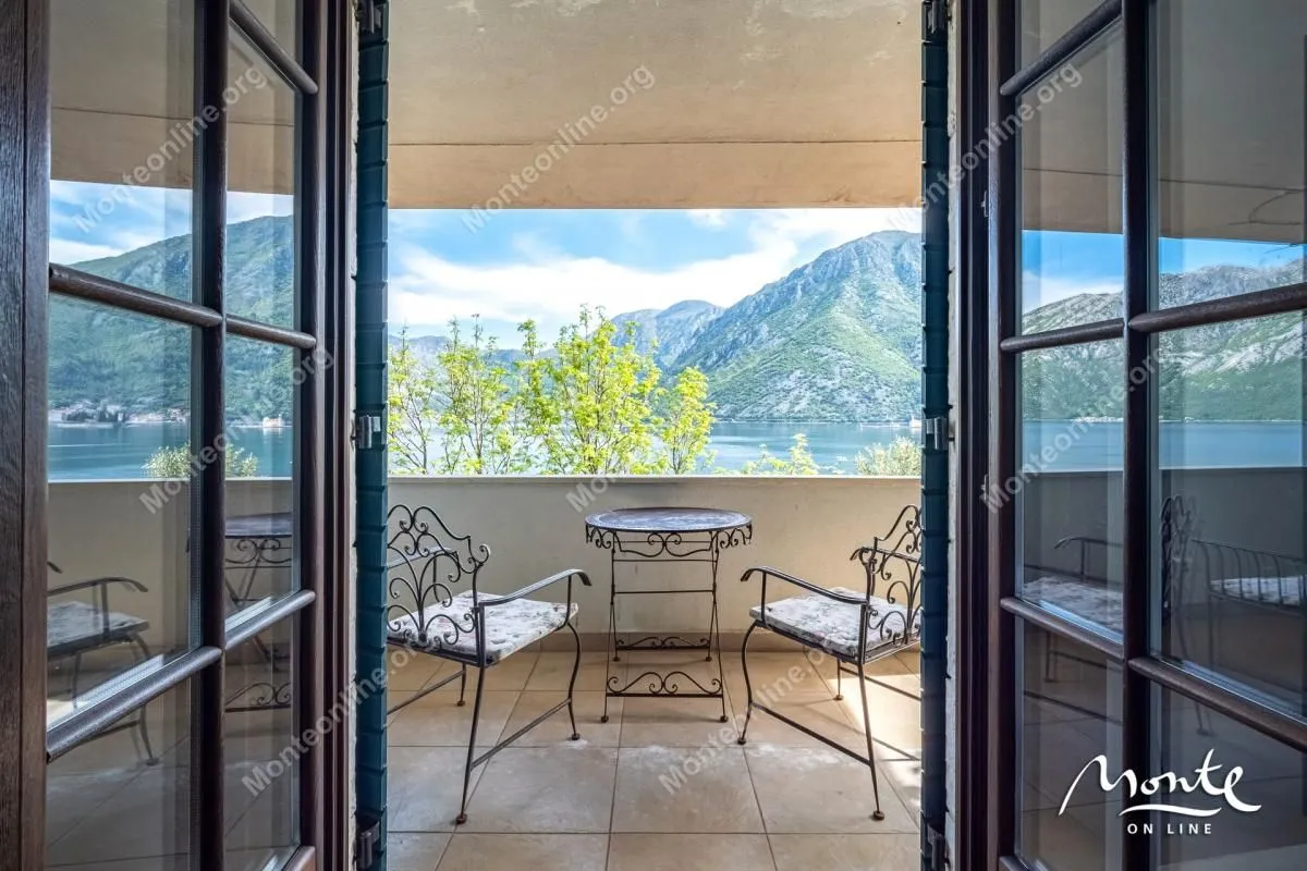 Prodaja, dvosoban stan, 94m², Kostanjica, Kotor