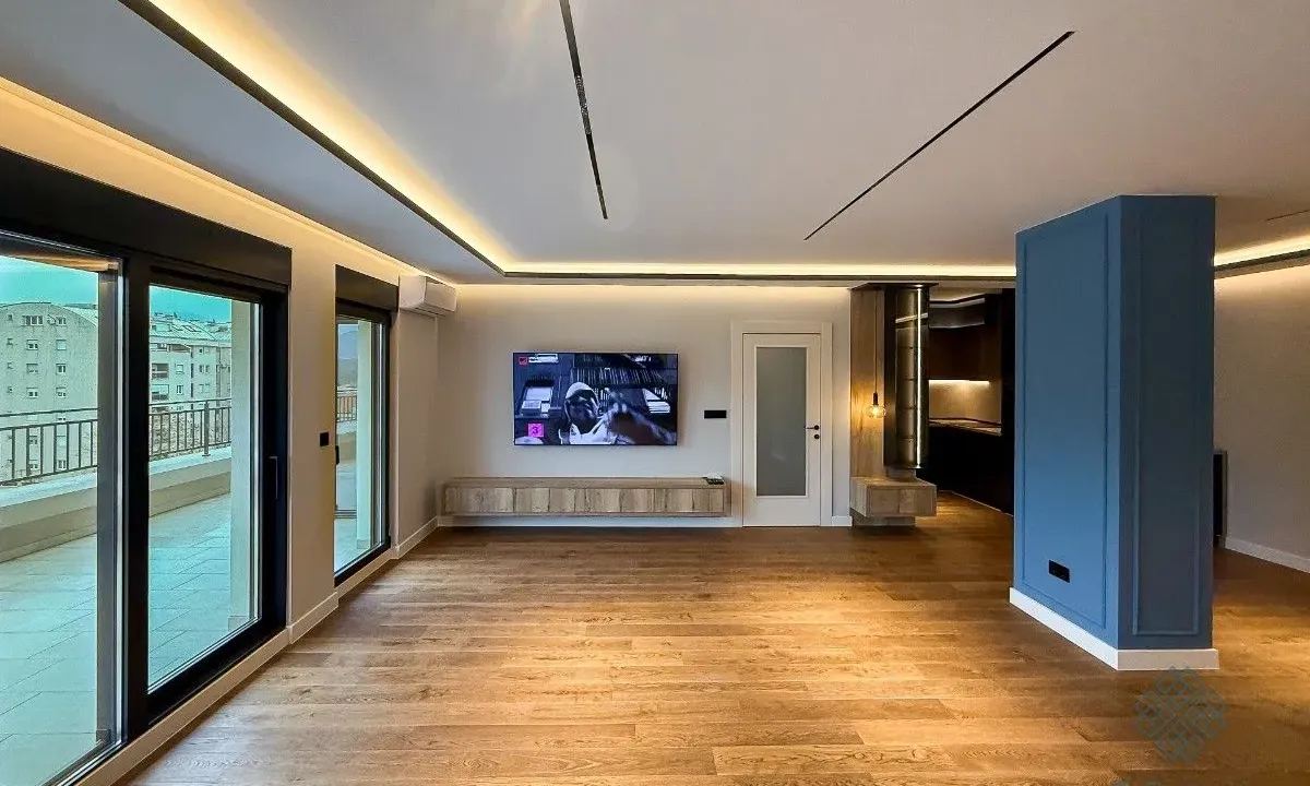 Izdavanje, trosoban stan, 163m², Preko Morače, Podgorica