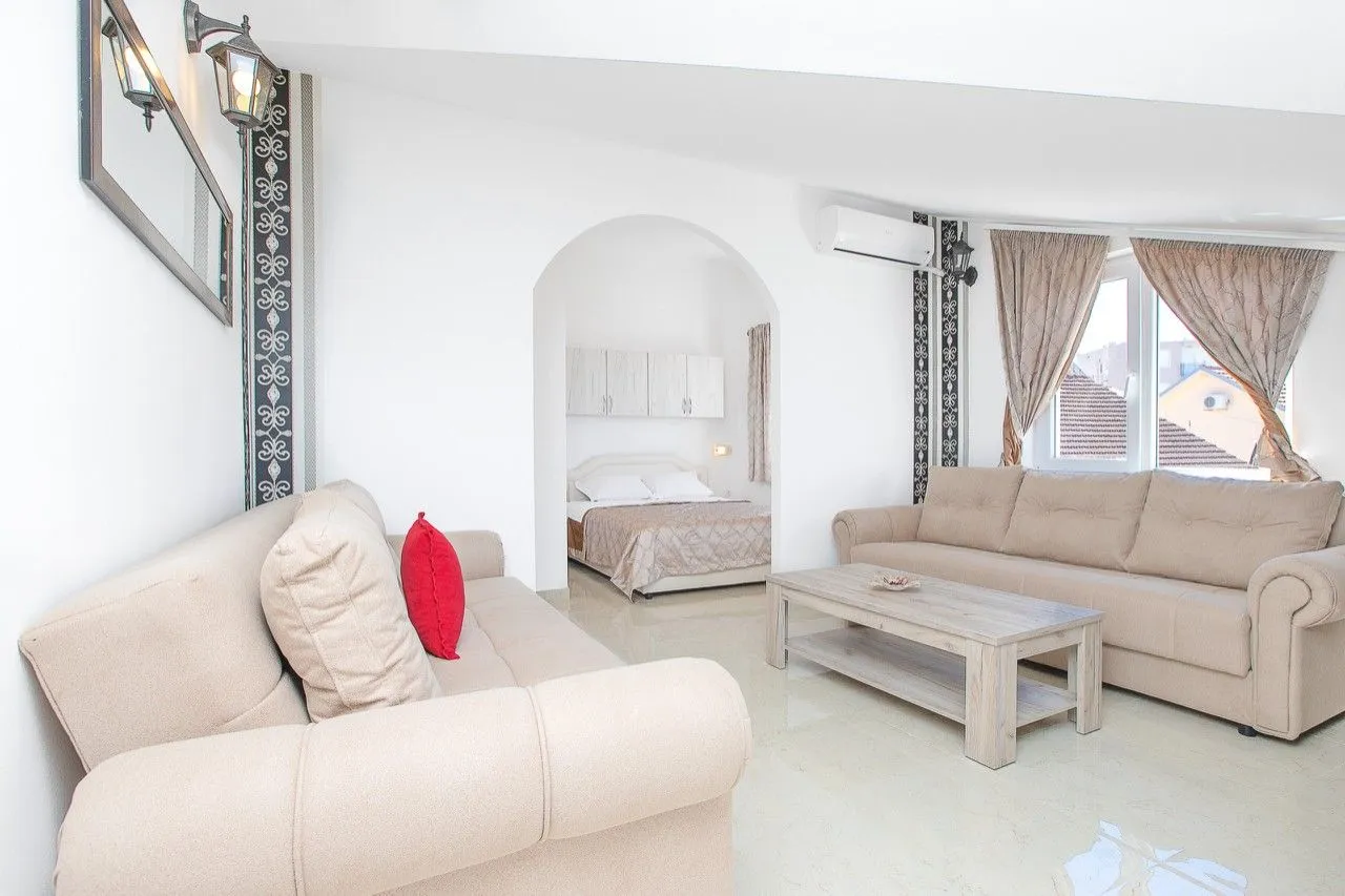 Rent, one bedroom apartment, 65m², Centar, Tivat