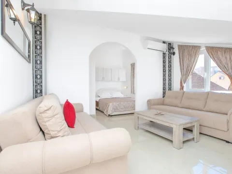 Izdavanje, jednosoban stan, 65m², Centar, Tivat - image 14