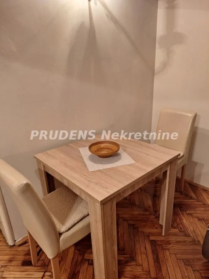 Izdavanje, jednosoban stan, 25m², Stari Grad, Beograd