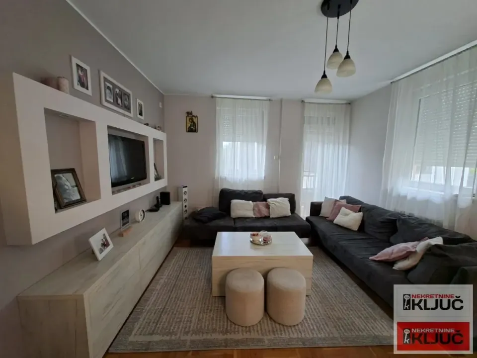 Prodaja, trosoban stan, 59m², Bulevar patrijarha Pavla, Novi Sad Sve Podlokacije