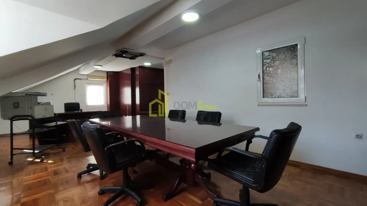 Izdavanje, poslovni prostor, 140m², Centar, Podgorica