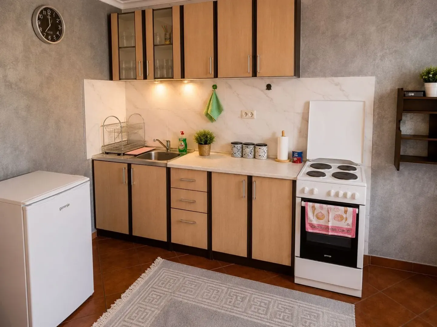 Izdavanje, jednosoban stan, 38m², Baošići, Herceg Novi