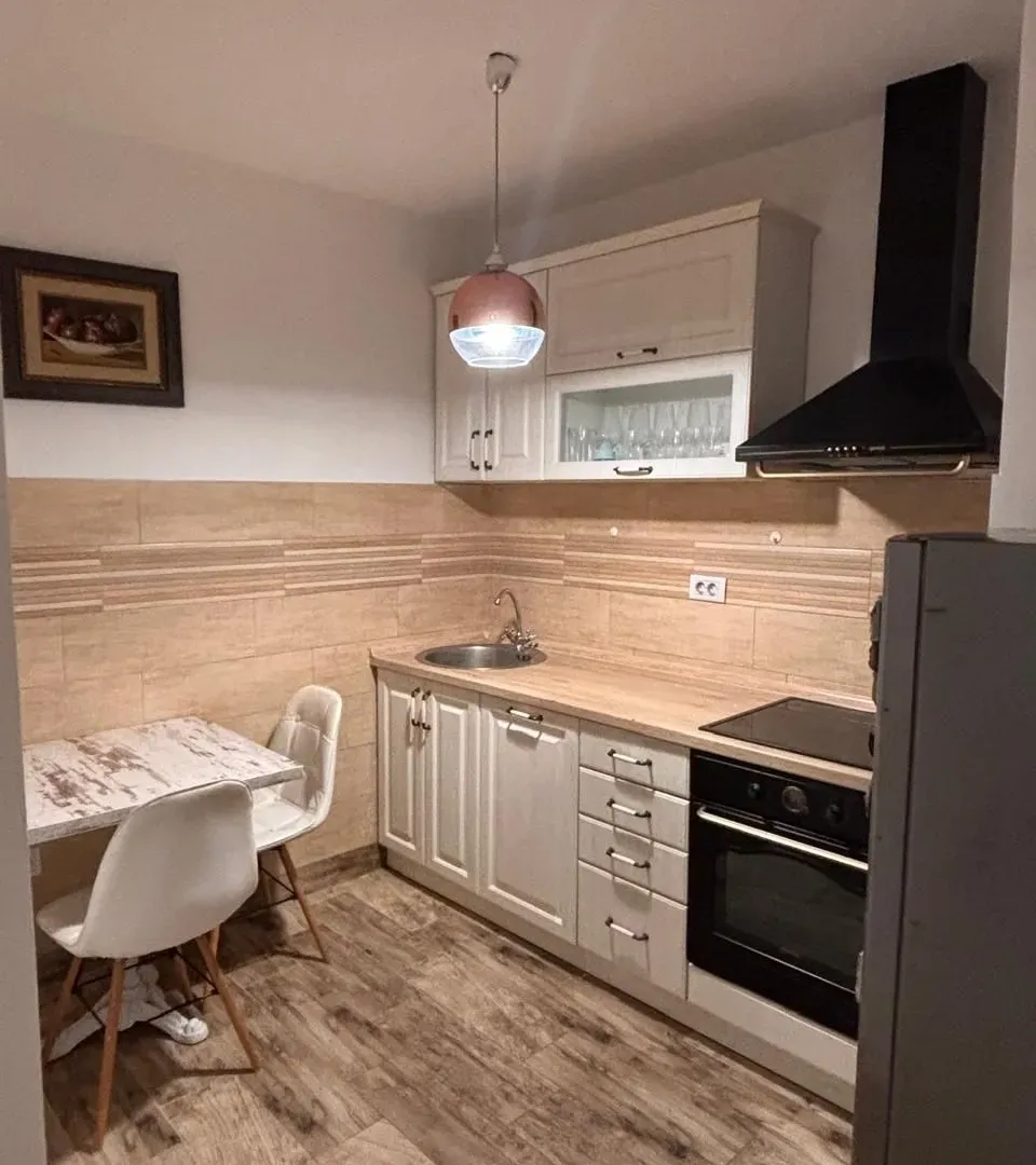 Izdavanje, jednosoban stan, 40m², Blok 5, Podgorica