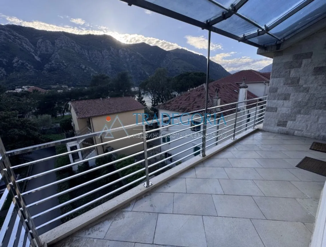 Prodaja, dvosoban stan, 129m², Dobrota, Kotor